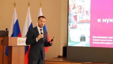 Фото: Первый замгубернатора Сергей Жестянников прочитал лекцию участникам проекта «Герои Русского Севера»