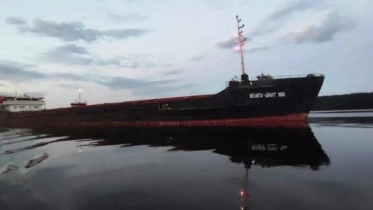 Фото: Грузовое судно село на мель в Череповецком округе