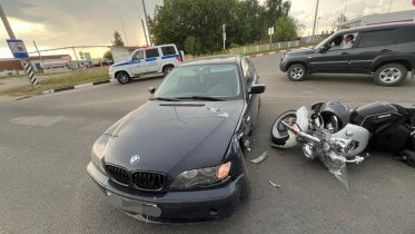 Фото: В Череповце столкнулись BMW и мотоциклист