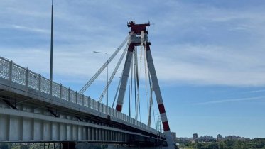 Фото: Обновлённый участок Октябрьского моста открыли для пешеходов и велосипедистов