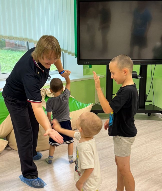 Фото: "Зарядка со стражем порядка" объединила спорт и безопасность в Череповце