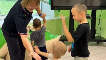 Фото: "Зарядка со стражем порядка" объединила спорт и безопасность в Череповце