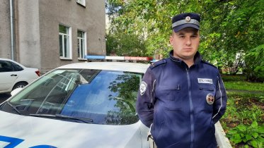 Фото: Череповецкие инспекторы ДПС оперативно доставили в больницу ребёнка с ожогами