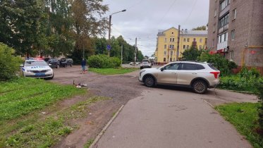 Фото: В Череповце автомобиль сбил трёхлетнего ребёнка на беговеле