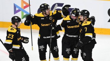 Фото: «Северсталь» начала выездную серию с победы над «Сибирью»