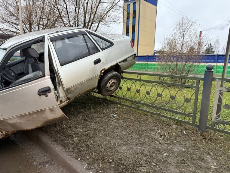 Фото: В Череповце водитель без прав попал в ДТП, пострадали двое подростков