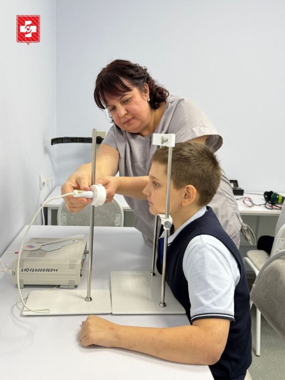 Фото: Череповецкая детская поликлиника оснастила ортоптический кабинет современными лазерными аппаратами