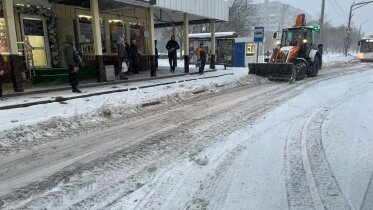 Фото: Вчера в Череповце на уборку снега вывели 44 единицы спецтехники