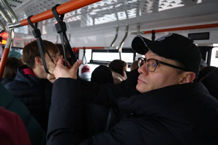 Фото: Георгий Филимонов проверил качество ремонта улицы Мира и работу общественного транспорта в Череповце