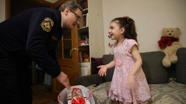 Фото: Губернатор Вологодской области исполнил мечту юной череповчанки в рамках акции «Ёлка желаний»