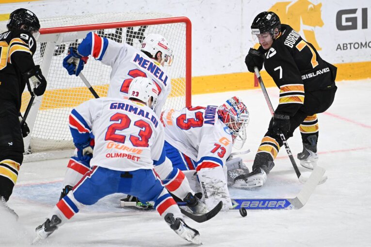 Фото: «Северсталь» потерпела второе поражение от СКА в сезоне