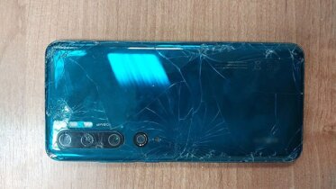 Фото: В Череповце гость украл у собутыльника телефон, перепутав его со своим при уходе