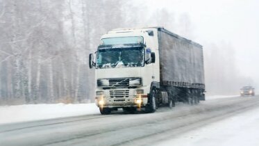 Фото: Непогода на дорогах: ГИБДД советует водителям переждать её на оборудованных стоянках