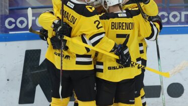 Фото: «Северсталь» прервала серию поражений, обыграв тольяттинскую «Ладу» на выезде