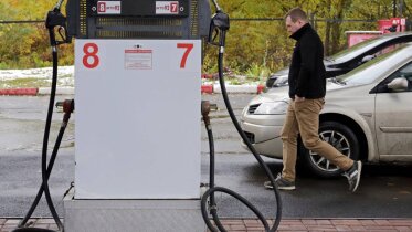 Фото: Топливо — не для подростков: в Вологодской области запретили продажи несовершеннолетним