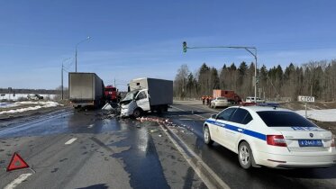 Фото: Травмы и рассыпанный груз: на трассе А 114 столкнулись Scania и Газель