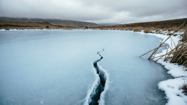 Фото: В Череповецком округе рыбак на мотобуксировщике провалился под лёд