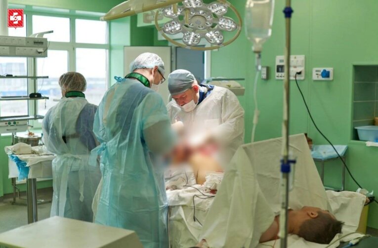 Фото: Хирурги из Череповца заменили коленный сустав участнику СВО после минно взрывного ранения: боец планирует вернуться в строй