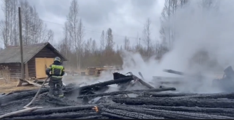 Фото: В Череповецком округе пенсионерка получила ожоги при пожаре в собственном доме