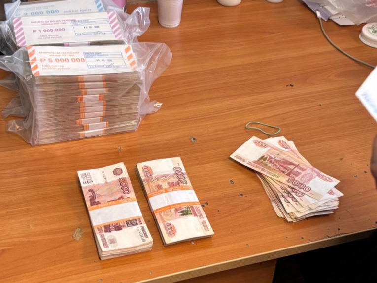 Фото: Курьер мошенников попался в Череповце: хотел забрать у пенсионера 9 млн рублей
