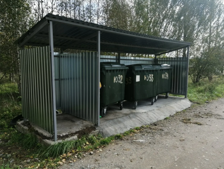 Фото: В деревне Городище Череповецкого округа заменят мусорные контейнеры после жалобы жительницы