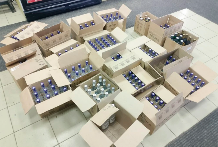 Фото: В череповецком магазине изъяли 322 бутылки нелегального алкоголя