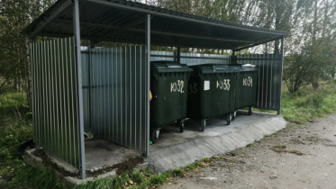 Фото: В деревне Городище Череповецкого округа заменят мусорные контейнеры после жалобы жительницы