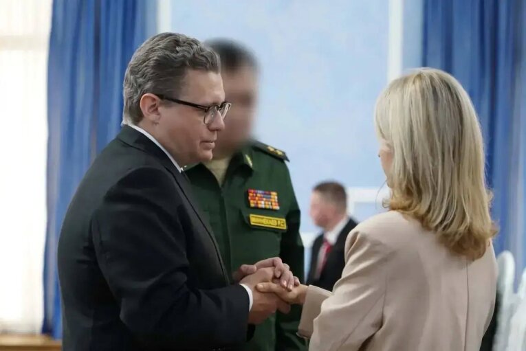 Фото: Медаль „Золотая Звезда“ передали семье погибшего череповецкого офицера