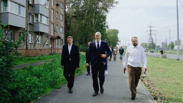 Фото: Андрей Накрошаев проверил состояние улицы Мира после обращений жителей