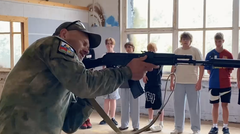 Фото: В Череповце провели тактическую тренировку для участников сборов «Неделя в армии» и «Шаг вперёд»