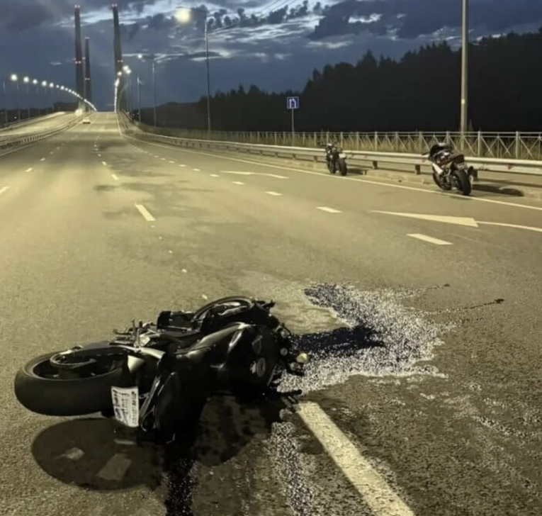 Фото: В Череповце два 21-летних парня пострадали при опрокидывании мотоцикла