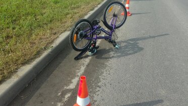 Фото: В Череповце водитель «Лады Весты» проехал на красный свет и сбил мальчика на велосипеде