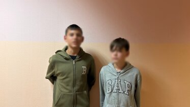 Фото: В Череповце поймали двух подростков-зацеперов на задней части автобуса
