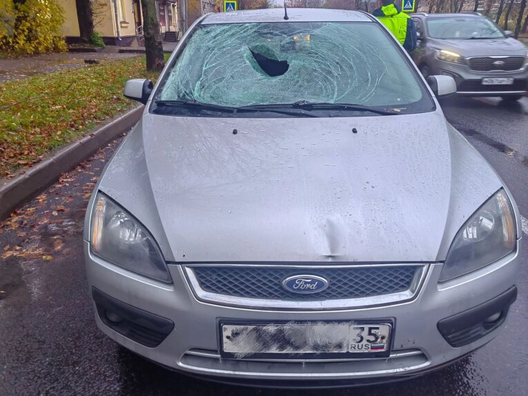 Фото: В Череповце женщина за рулём Ford Focus сбила мальчика на электросамокате