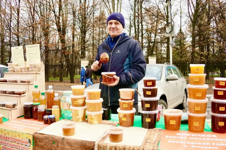 Фото: 15 фермеров и мастеров представили продукцию на ярмарке в Череповце