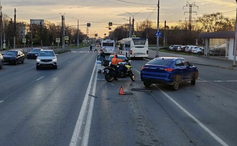 Фото: В Череповце женщина-водитель Haval грубо нарушила ПДД и сбила мотоциклиста